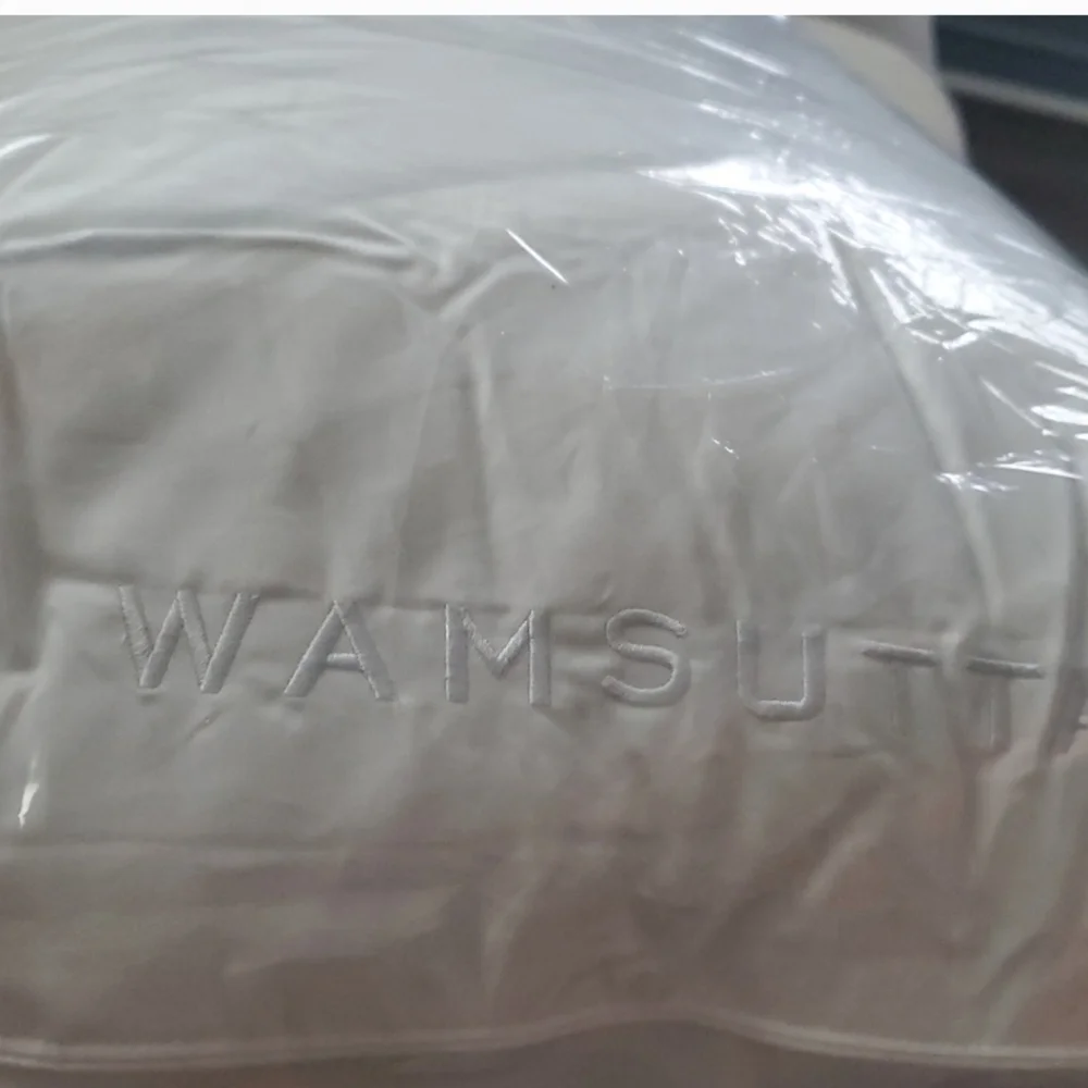 New Wamsutta Medium Support Standard/Queen Pillow - Classic White.